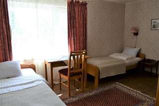 Хостелы Kraavi Guest Hostel Курессааре Двухместный номер с 2 отдельными кроватями-4